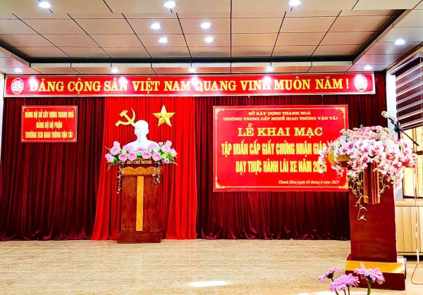 Trường TCN GTVT Thanh Hóa khai mạc lớp tập huấn cấp chứng chỉ giáo viên dạy thực hành năm 2025